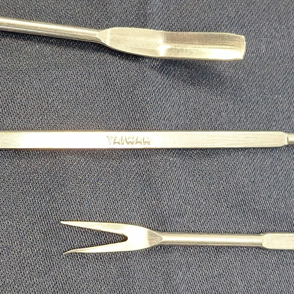 6 Oneida Silver Stainless Camber Cresta Windswept Scroll Cocktail Forks + 4 read